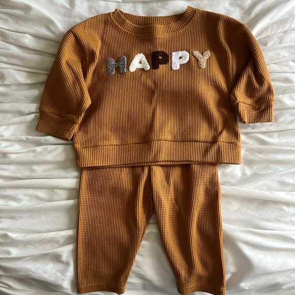 Happy outfit - Picture 1 of 6